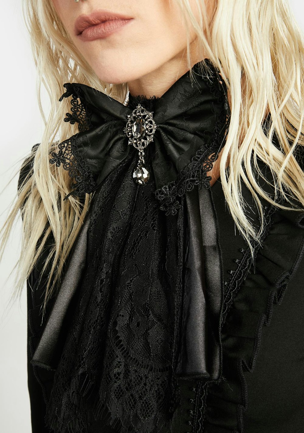 BLACK LACE JEWELED BOW TIE
