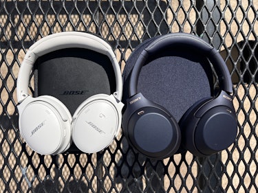 Bose QC 45 compared with Sony WH-1000XM4. Wireless ANC headphones. review.