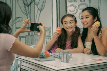 Anna Cathcart as Kitty and Lana Condor as Lara Jean in Netflix's 'To All the Boys'