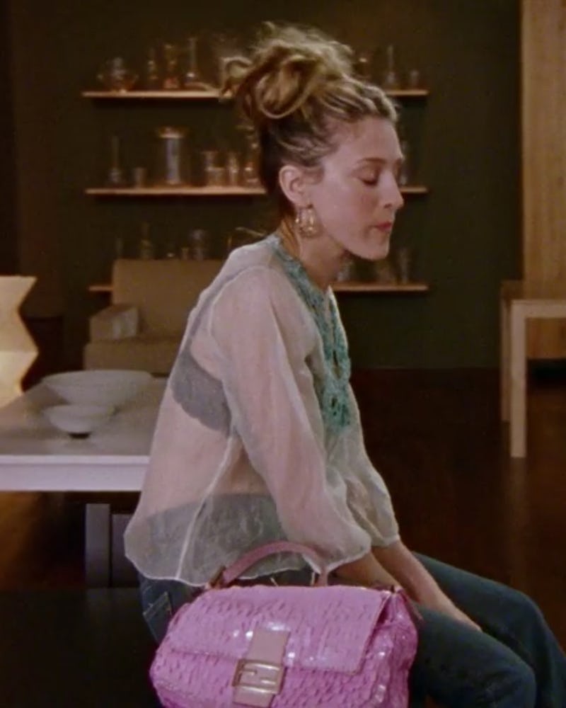 Sarah Jessica Parker as Carrie Bradshaw in 'Sex and the City' with a Fendi baguette bag.