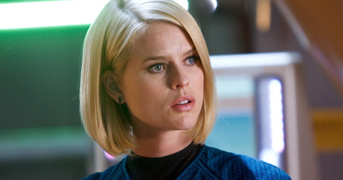 Alice Eve broni kontrowersyjnej sceny Star Trek: „Jestem z tego bardzo dumna” Alice Eve broni kontrowersyjnej sceny Star Trek: „Jestem z tego bardzo dumna”
