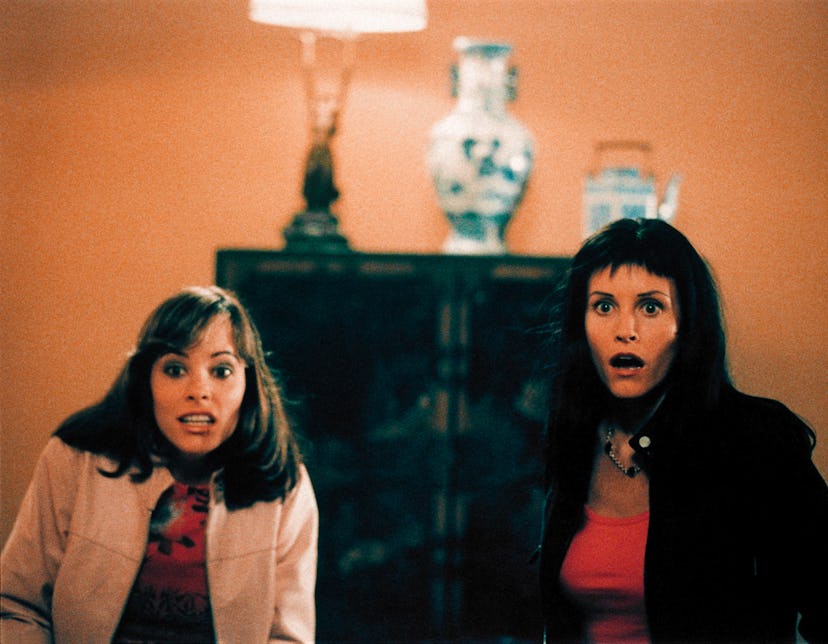 Parker Posey and Courteney Cox star in 'Scream 3.'