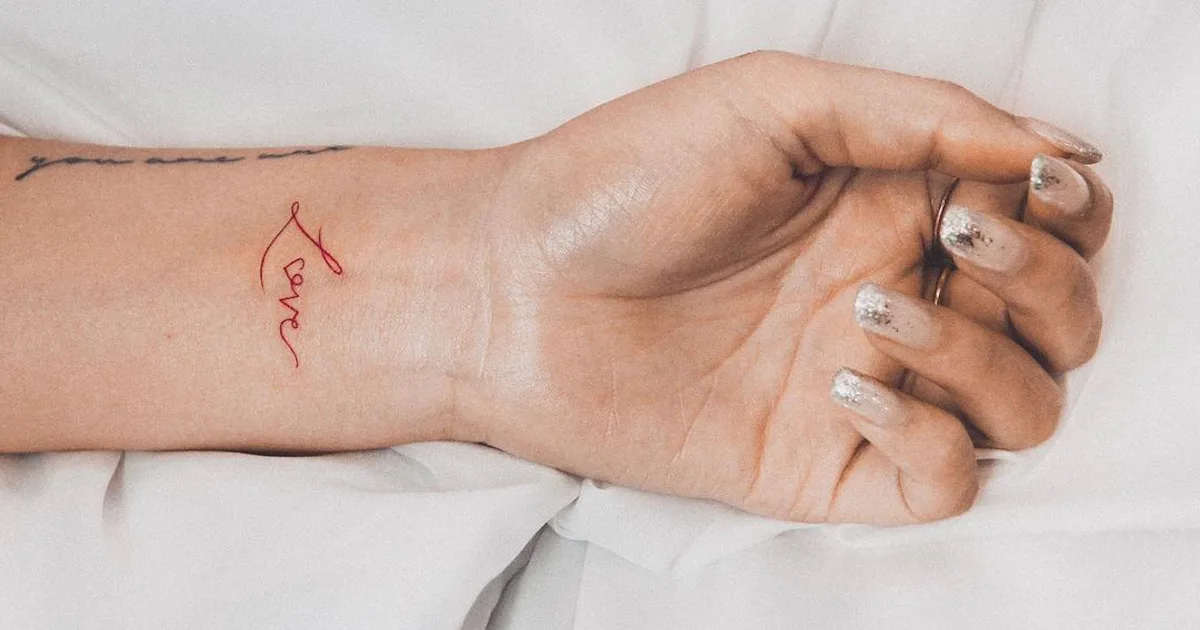 15 Fine Line Tattoo Ideas That Are So Minimalist Chic 15 Fine Line Tattoo Ideas That Are So Minimalist Chic