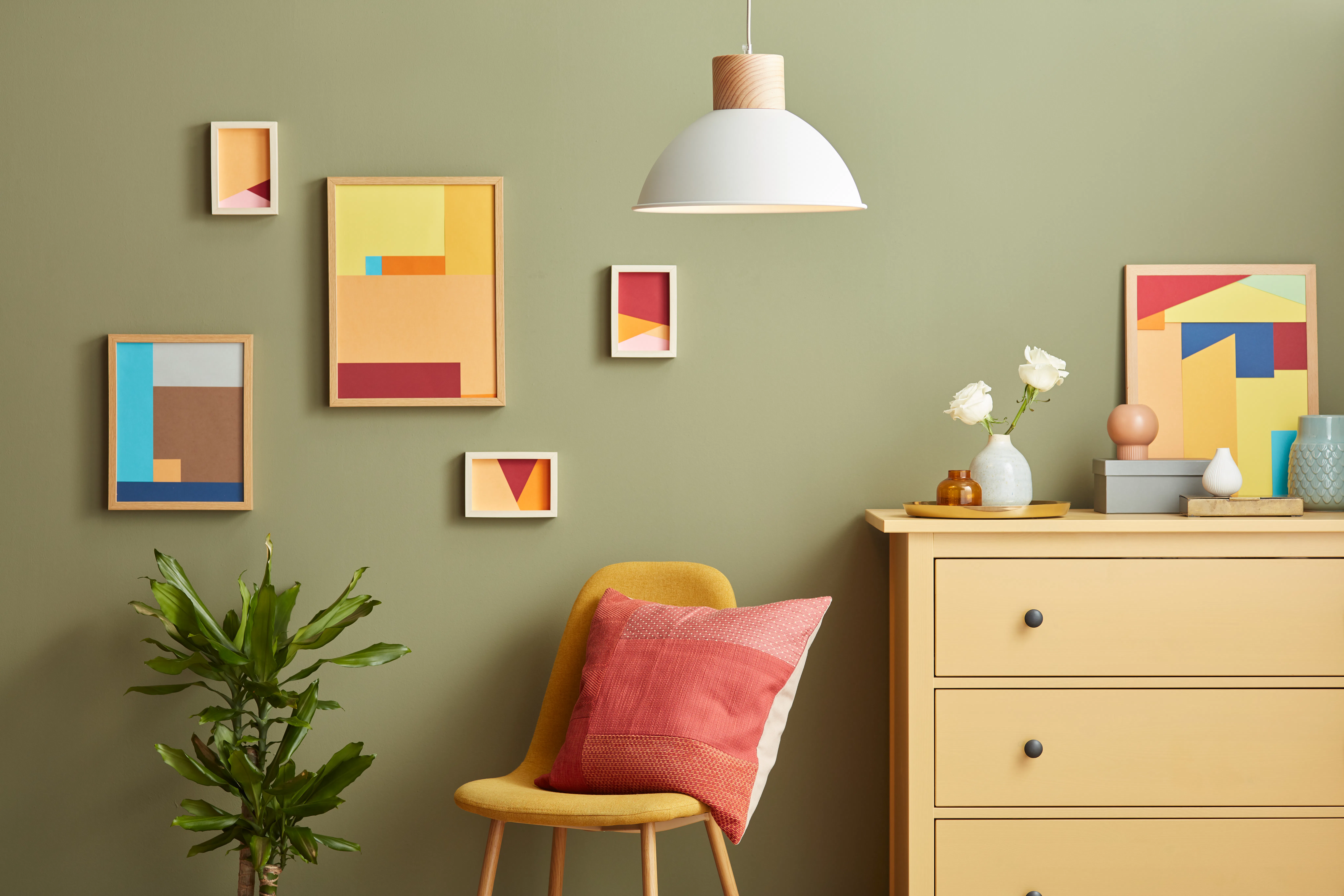 7 Ways To Decorate A Bigger Space On A Small Budget - Decorate Tiny Spaces On A Budget