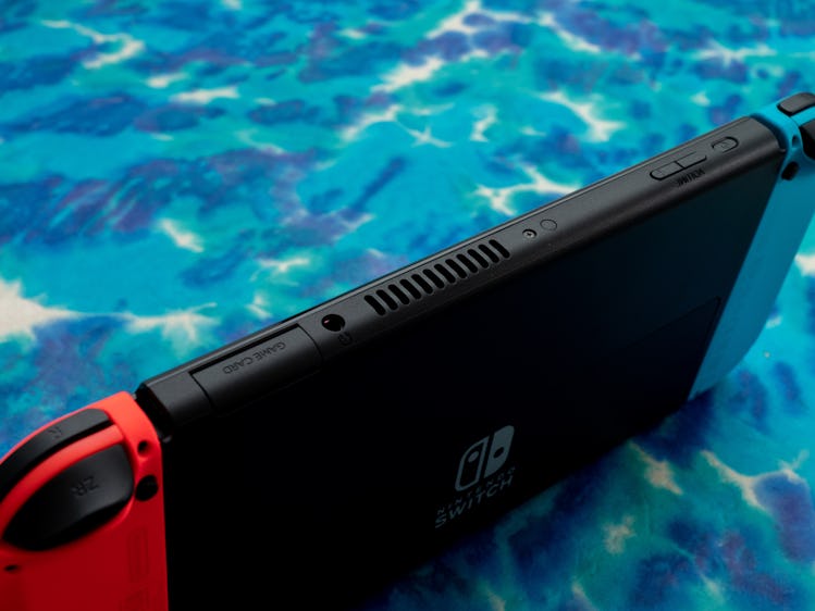 Nintendo Switch OLED fans and cartridge