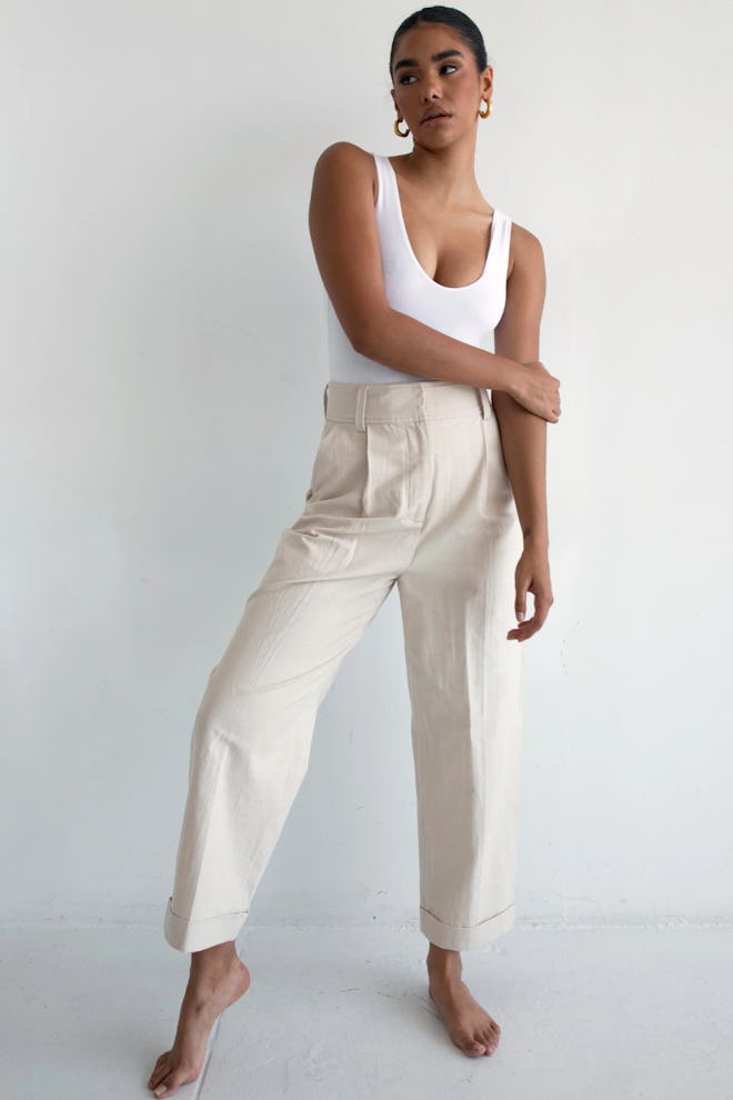 RE ONA's crop trousers in the color oat. 
