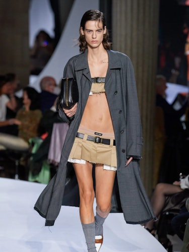 Самая большая тенденция этого сезона – крошечные Мини-юбки. Самая большая тенденция этого сезона – крошечные Мини-юбки.