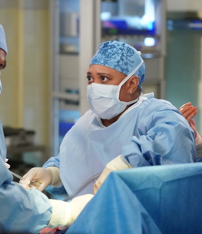 Dr. Miranda Bailey (Chandra Wilson) operates on a patient on 'Grey's Anatomy.'