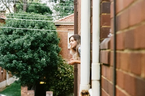 These are the pros and cons to weigh when deciding whether to move back home or somewhere new.
