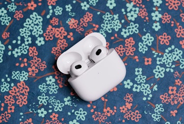 If you’re on Android, you’re gonna miss out on a lot of the AirPods 3’s features.
