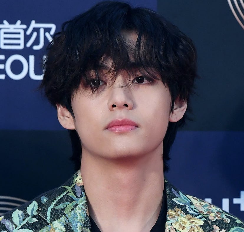 BTS singer V had to sit during the group's "Permission To Dance On Stage" concert due to an injury.