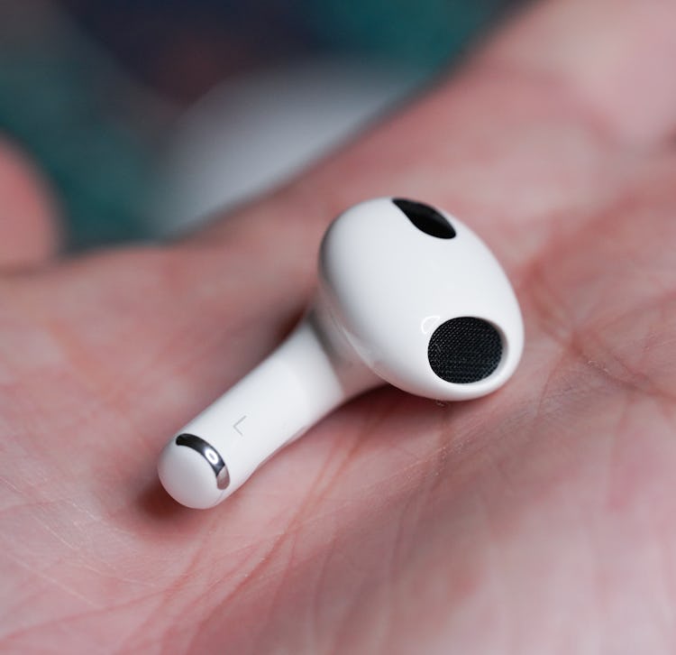 Spatial audio on AirPods 3 is one of those you-need-to-hear-it-yourself-to-understand-it features. I...