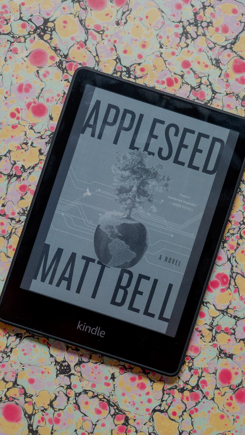 Kindle Paperwhite Signature Edition review: Just buy the standard model