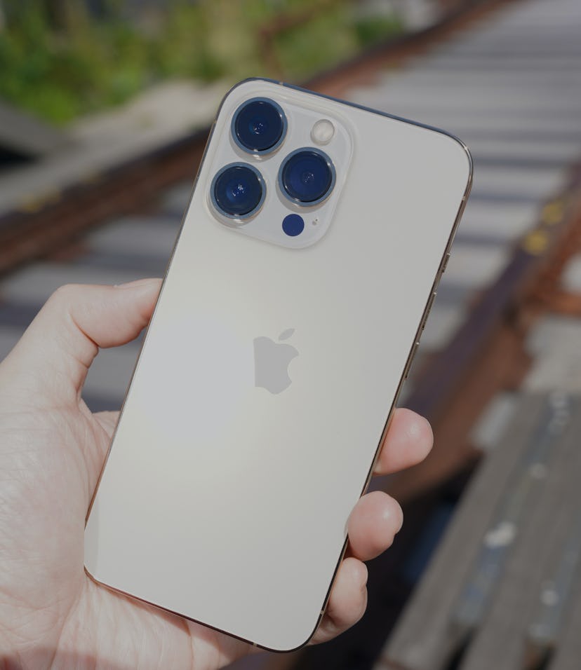 Apple releases iOS 15.1 with fix for auto macro mode on iPhone 13 Pro