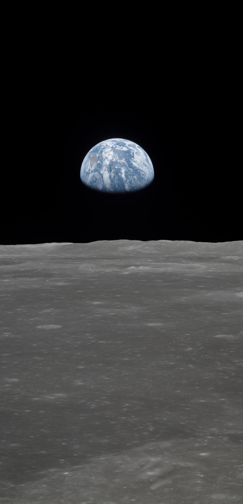 image of the Earth seen from the surface of the Moon