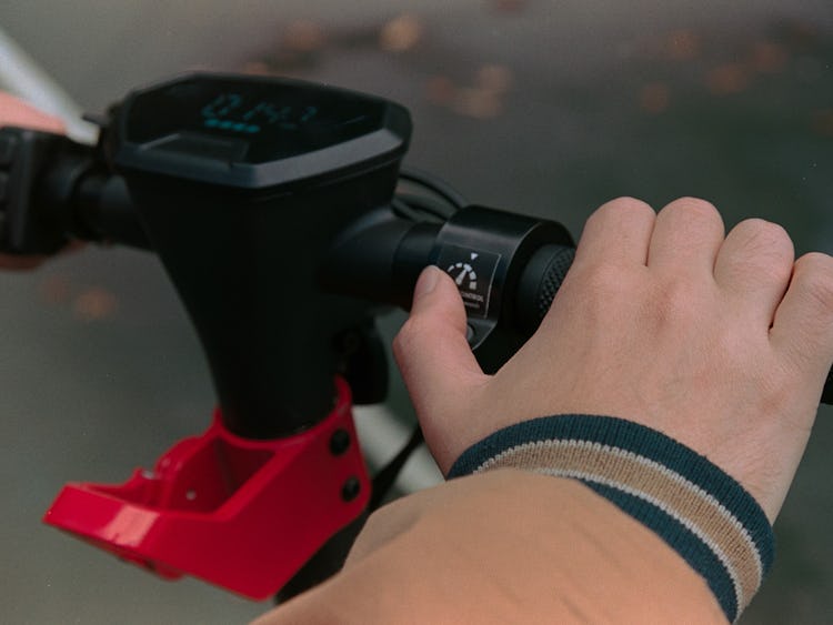 The throttle of the Gotrax G Pro 3.