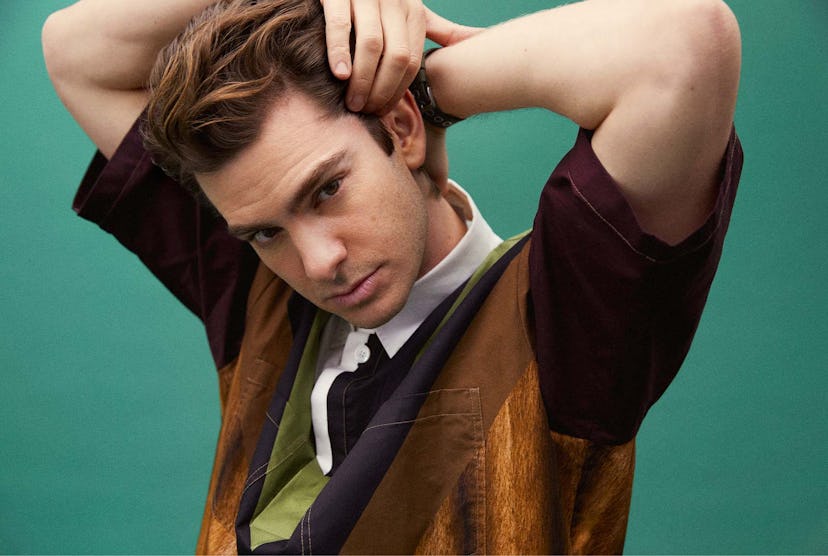 Garfield fixing his hairstyle