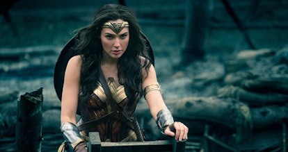 Si tienes tiempo para armar un atuendo complejo, vístete como Wonder Woman.