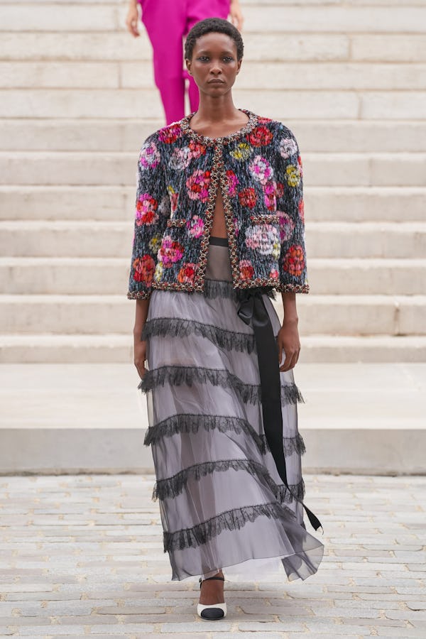 Look 21 from Chanel Fall-Winter 2021/22 Haute Couture collection.
