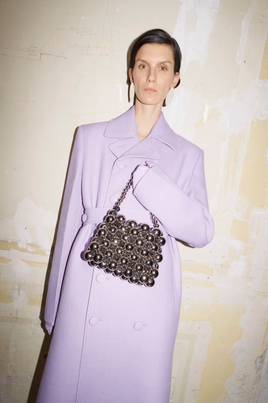 See the best winter 2022 fashion trends, from knits like Hailey Bieber’s to pleated skirts like Prin…