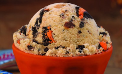 Baskin-Robbins' Halloween 2021 ice cream and cake flavors include classic candy.