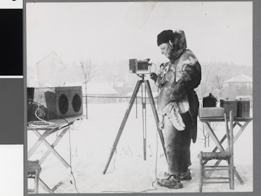 Carl Størmer observing the northern lights.