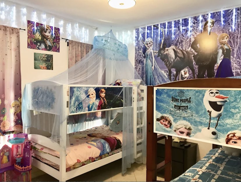 a VRBO near Disney World with bunk beds in a Frozen theme
