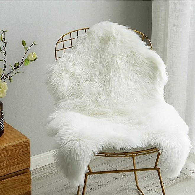 Carvapet Luxury Soft Faux Sheepskin Chair Cover