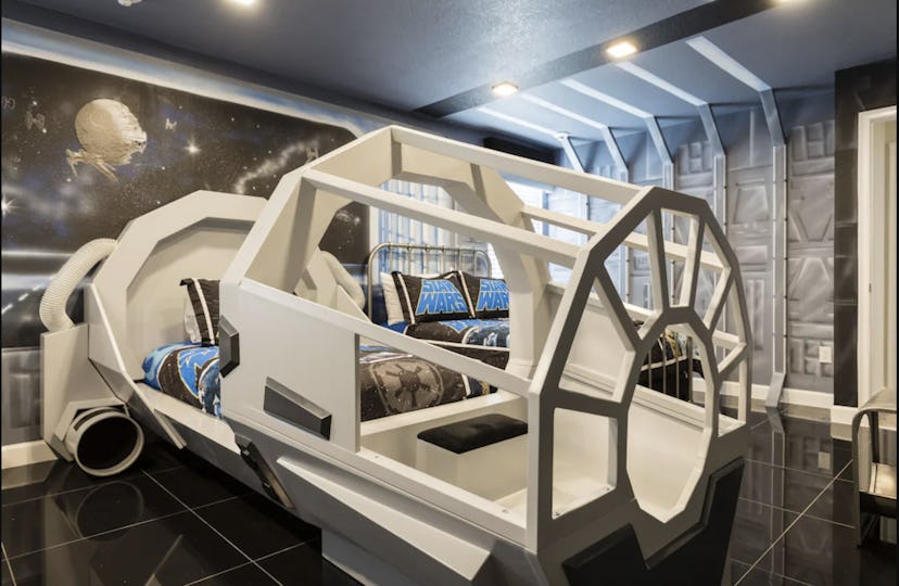 a VRBO in Central Florida with a Star Wars ship bed