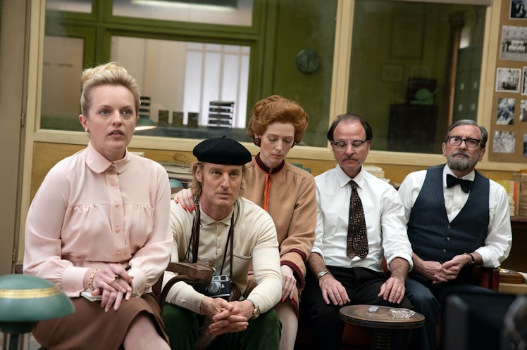 Elisabeth Moss, Owen Wilson, Tilda Swinton, Fisher Stevens, and Griffin Dunne on the set of "The Fre...