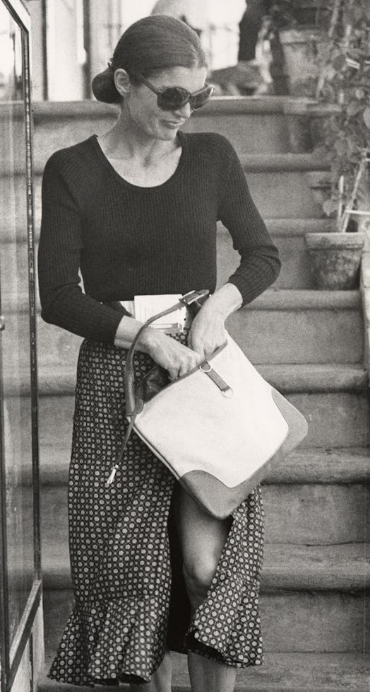 Jackie Kennedy Onassis carries Gucci Jackie Bag.