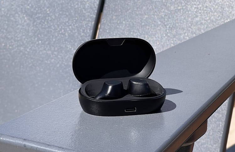 Jabra Elite 7 Pro review: charging and battery life