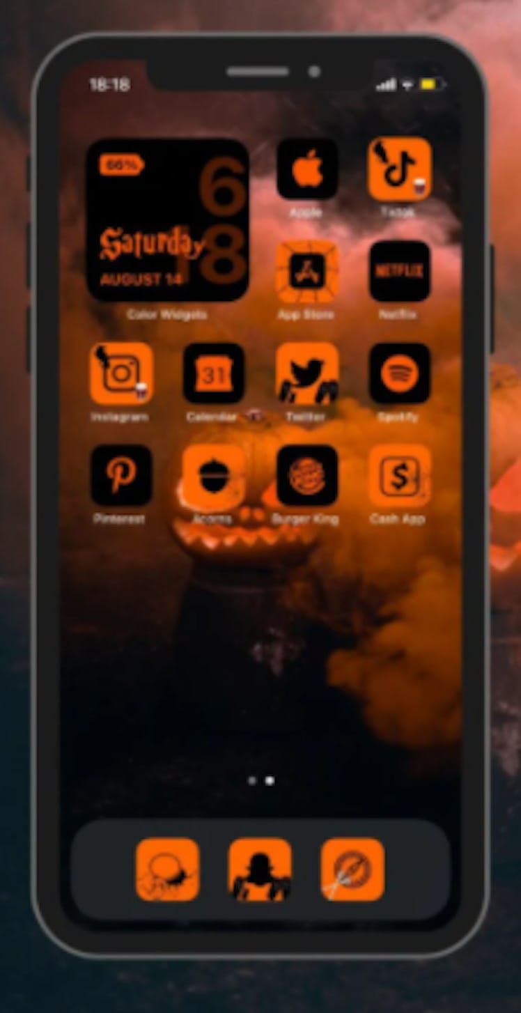 These new Halloween iOS Home screen ideas include creepy pumpkins.
