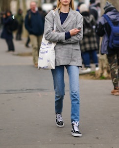 9 High-Top Sneaker Outfits For Crisp Fall Weather