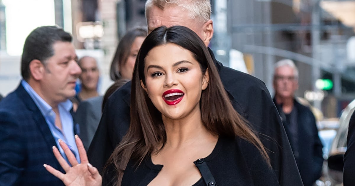 Pin By Jenn On Chris Evans Selena Gomez Selena And Chris Chris Evans Her Style