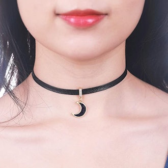 Yonhon Black Choker Necklace