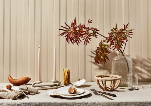 Friendsgiving table decor
