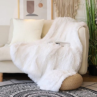 Tuddrom Faux Fur Throw Blanket