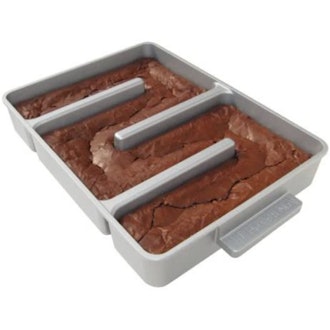 Baker's Edge Nonstick Edge Brownie Pan