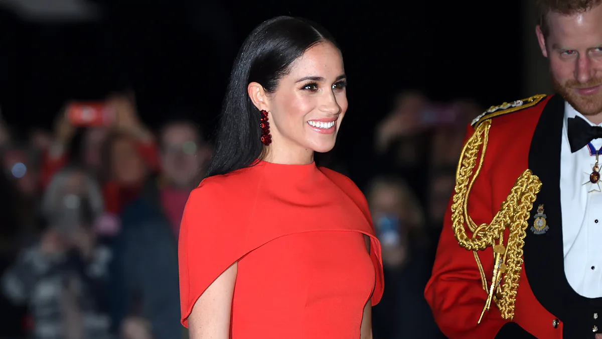 carolina herrera meghan markle red dress The Duke and Duchess of Sussex return to the red carpet