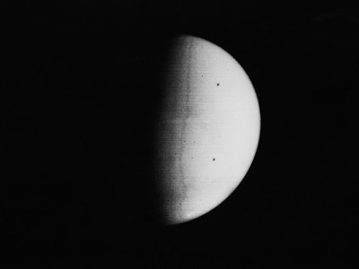 The view of the Martian south pole from the approaching Mariner 9 spacecraft. 