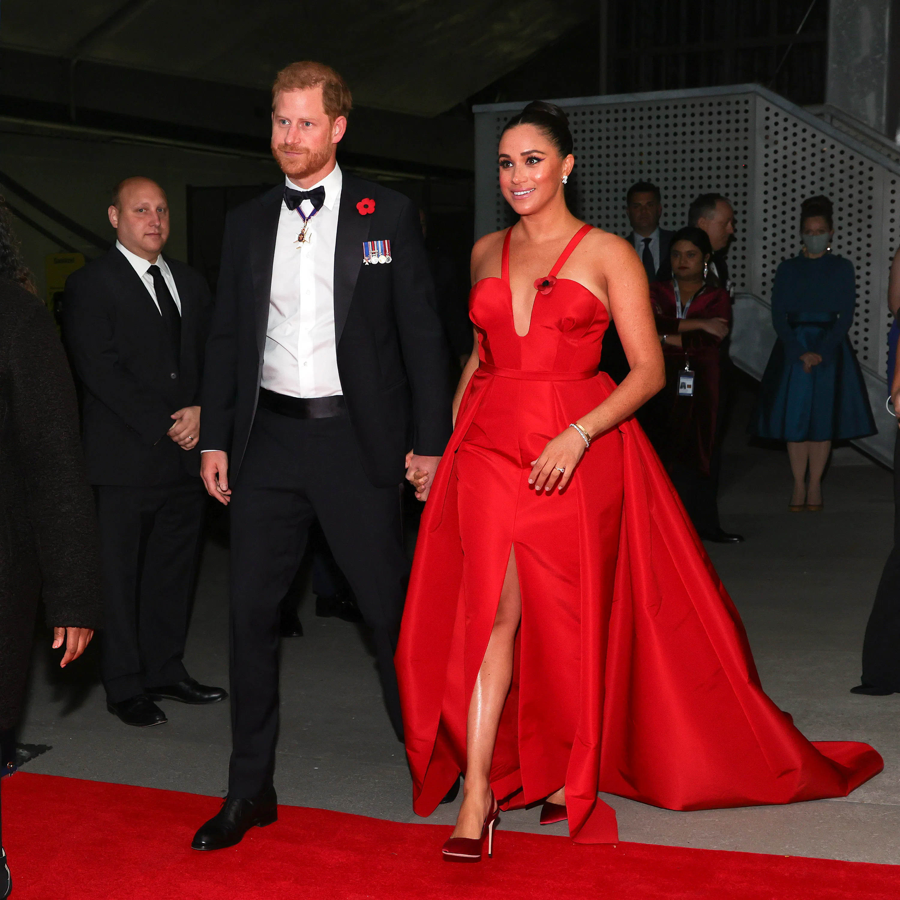 meghan markle red carolina herrera dress Duchess of Sussex rewears revealing red Carolina Herrera gown at LA  children's hospital gala : r/DlistedRoyals