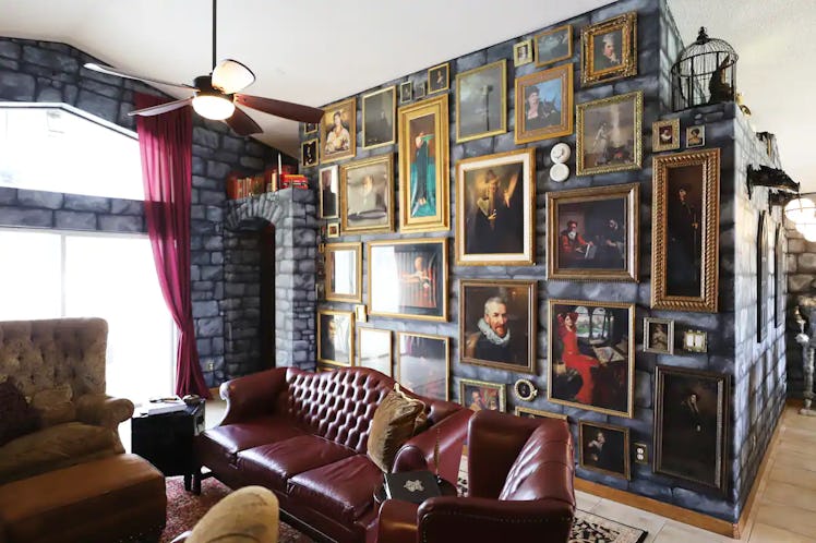 This 'Harry Potter' Airbnb is close to The Wizarding World of Harry Potter.