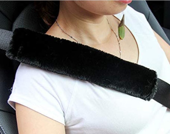 Amooca Faux Sheepskin Seat Belt Shoulder Pad