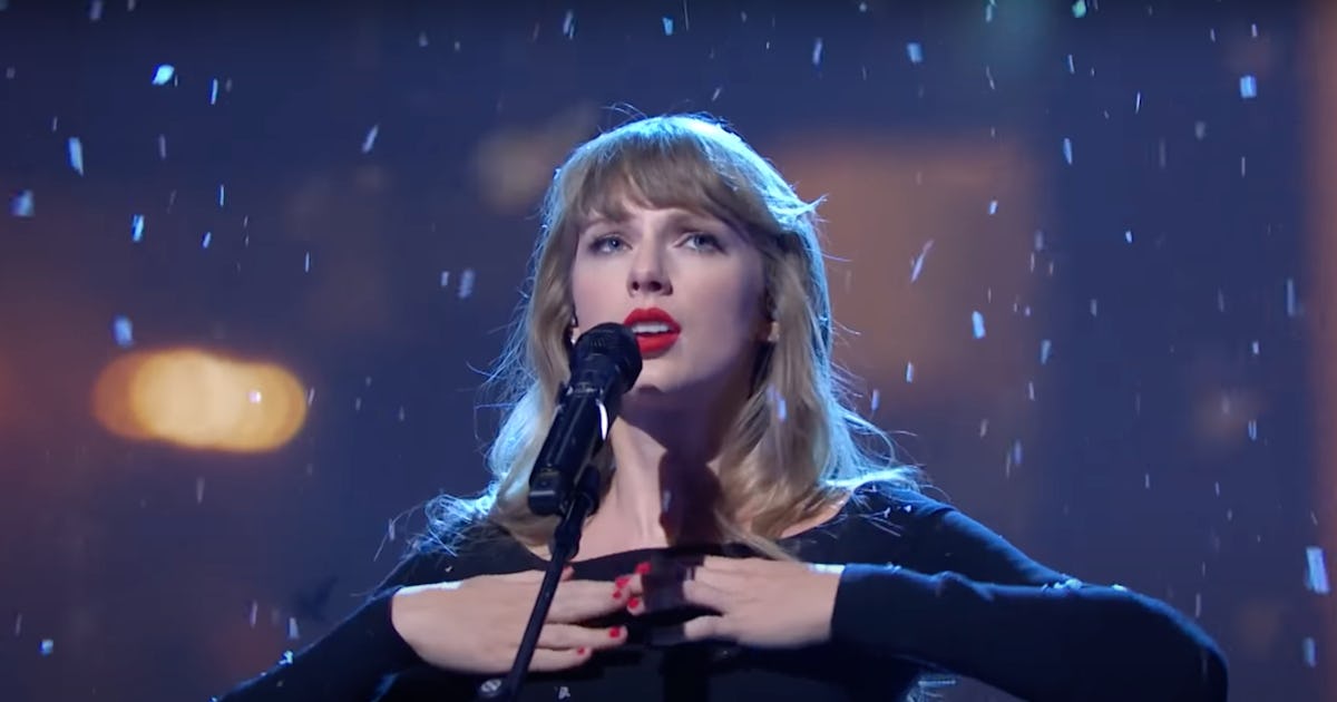 Watch Taylor Swift's "All Too Well' 'SNL' Performance Video