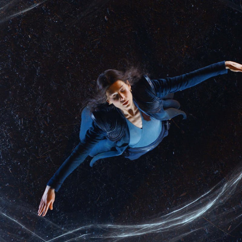 The Wheel of Time main character looking up at the air