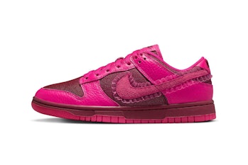 Nike "Valentine's Day" Dunk Low sneaker