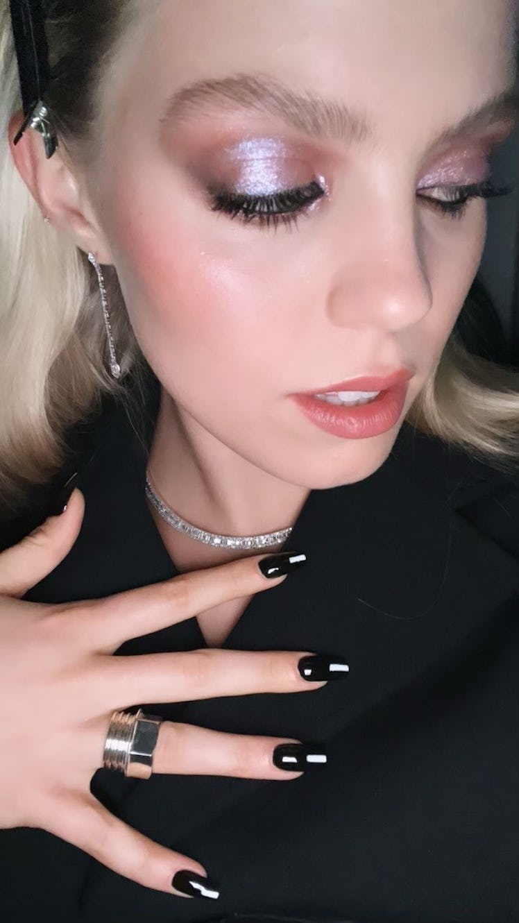 Renée Rapp nails and makeup in a selfie