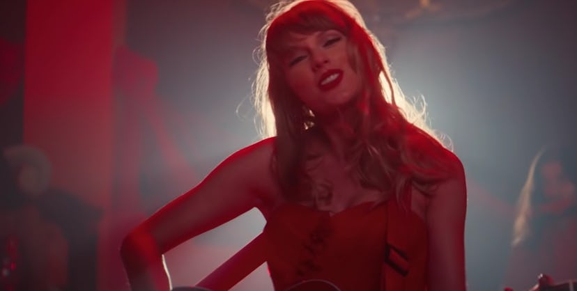 Taylor Swift hair in I Bet You Think About Me