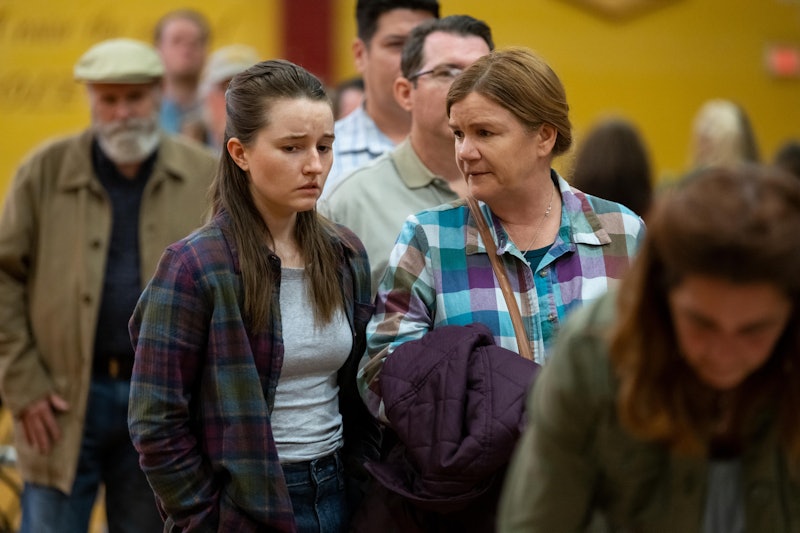 Betsy Mallum (Kaitlyn Dever), and Diane Mallum (Mare Winningham) in 'Dopesick'